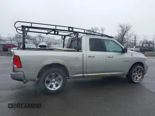 2010 Dodge 1500 SLT z VIN 1D7RV1GP3AS197145, wystawiony jako IAAI lot #41837884 z przebiegiem 241 378 mil mil oraz . Historia ofert i sprzedaży dostępna na DreamBid. Obrazek 6.