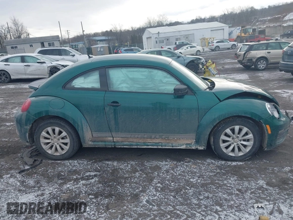 2018 Volkswagen Beetle S z VIN 3VWFD7AT7JM714915, wystawiony jako IAAI lot #41416623 z przebiegiem 49 134 mil mil oraz . Historia ofert i sprzedaży dostępna na DreamBid. Obrazek 13.