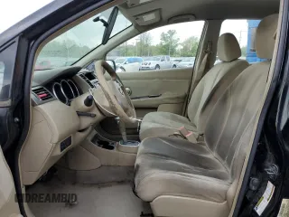 2009 Nissan Versa S z VIN 3N1BC13E19L447131, wystawiony jako Copart lot #54858845 z przebiegiem 190 029 mil mil oraz Nie do naprawy • Non repairable. Historia ofert i sprzedaży dostępna na DreamBid. Obrazek 7.