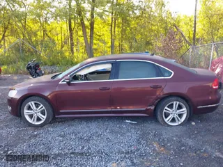 2013 Volkswagen Passat TDI SEL Premium with VIN 1VWCN7A33DC031549, listed as a IAAI auction lot 40313029 with 104,184 mi miles. Bid and sale history available at carsss.com. Image 14.