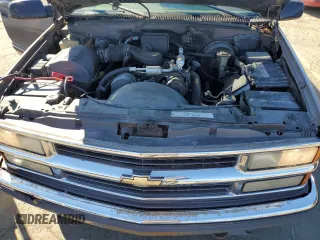1998 Chevrolet Suburban with VIN 1GNFK16R6WJ306534, listed as a Copart auction lot 75030844 with 230,869 mi miles and Clean Title. Bid and sale history available at carsss.com. Image 12.