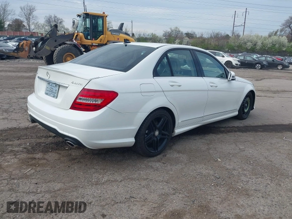 2013 Mercedes-Benz C 300 Sport z VIN WDDGF8ABXDR259100, wystawiony jako IAAI lot #41962056 z przebiegiem 102 542 mil mil oraz . Historia ofert i sprzedaży dostępna na DreamBid. Obrazek 4.