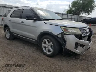 2018 Ford Explorer XLT z VIN 1FM5K7D85JGA54665, wystawiony jako Copart lot #50333465 z przebiegiem 59 877 mil mil oraz Szkoda całkowita • Salvage title. Historia ofert i sprzedaży dostępna na DreamBid. Obrazek 4.