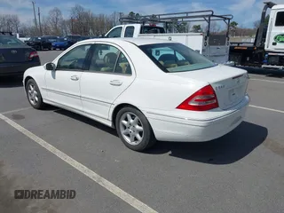 2004 Mercedes-Benz C 240 z VIN WDBRF81JX4F466824, wystawiony jako IAAI lot #41830540 z przebiegiem 53 551 mil mil oraz . Historia ofert i sprzedaży dostępna na DreamBid. Obrazek 3.