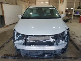2019 Chrysler Pacifica Touring Plus z VIN 2C4RC1FG3KR636753, wystawiony jako Copart lot #60466095 z przebiegiem 109 678 mil mil oraz Szkoda całkowita • Salvage title. Historia ofert i sprzedaży dostępna na DreamBid. Obrazek 5.