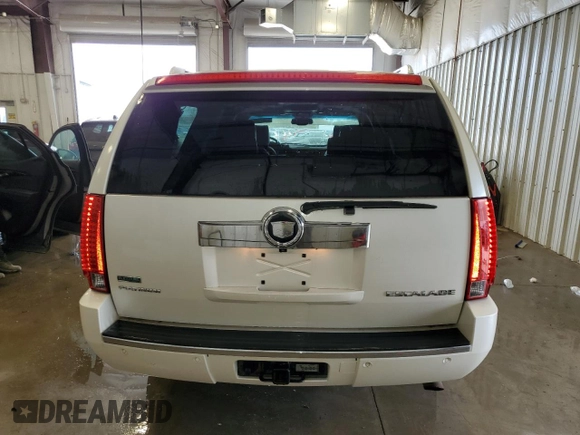 2011 Cadillac Escalade ESV Platinum Edition z VIN 1GYS4KEF7BR252763, wystawiony jako Copart lot #55679055 z przebiegiem 188 590 mil mil oraz Czysty tytuł • Clean title. Historia ofert i sprzedaży dostępna na DreamBid. Obrazek 6.
