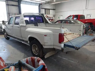1993 Ford F-350 z VIN 2FTJW35M6PCA27433, wystawiony jako IAAI lot #42025246 z przebiegiem Nie podano mil oraz . Historia ofert i sprzedaży dostępna na DreamBid. Obrazek 3.