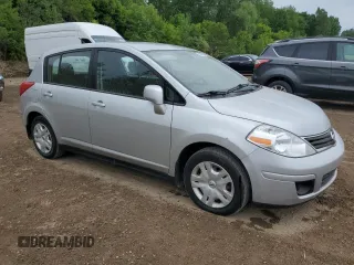 2011 Nissan Versa S z VIN 3N1BC1CP6BL402628, wystawiony jako Copart lot #60285555 z przebiegiem 109 562 mil mil oraz Czysty tytuł • Clean title. Historia ofert i sprzedaży dostępna na DreamBid. Obrazek 4.