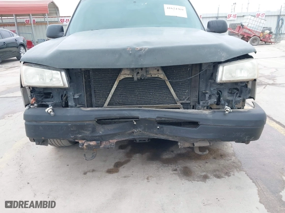 2005 Chevrolet Silverado 1500 Work Truck with VIN 1GCEC14X35Z189059, listed as a IAAI auction lot 41624369 with 201,053 mi miles. Bid and sale history available at carsss.com. Image 6.