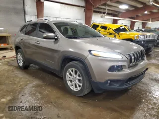 2017 Jeep Cherokee Latitude with VIN 1C4PJMCBXHW529027, listed as a Copart auction lot 53612745 with 101,417 mi miles and Salvage title. Bid and sale history available at DreamBid. Image 4.