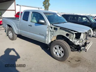 2005 Toyota Tacoma PreRunner z VIN 5TETU62N35Z034230, wystawiony jako IAAI lot #41633337 z przebiegiem 205 595 mil mil oraz . Historia ofert i sprzedaży dostępna na DreamBid. Obrazek 1.