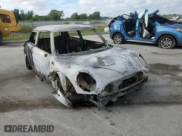 2008 MINI Hardtop with VIN WMWMF33538TU68160, listed as a Copart auction lot 61145425 with Not provided miles and Non repairable. Bid and sale history available at DreamBid. Image 13.