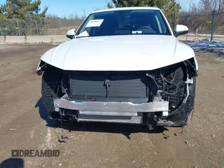 2024 Audi Q5 Premium z VIN WA1ABAFY2R2142122, wystawiony jako IAAI lot #41848621 z przebiegiem 4 334 mil mil oraz . Historia ofert i sprzedaży dostępna na DreamBid. Obrazek 6.