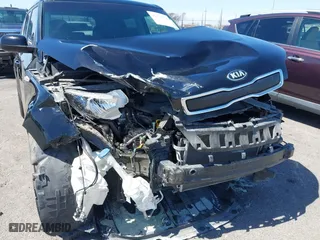 2014 Kia Soul with VIN KNDJN2A27E7021055, listed as a IAAI auction lot 41872138 with 31,955 mi miles. Bid and sale history available at carsss.com. Image 6.
