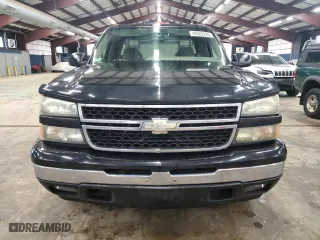 2006 Chevrolet Silverado 1500 LT2 with VIN 2GCEK19B961320781, listed as a Copart auction lot 49303225 with 116,435 mi miles and Clean Title. Bid and sale history available at carsss.com. Image 5.