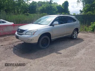 2005 Lexus RX 330 z VIN 2T2HA31U05C051638, wystawiony jako IAAI lot #42344780 z przebiegiem 294 093 mil mil oraz . Historia ofert i sprzedaży dostępna na DreamBid. Obrazek 2.