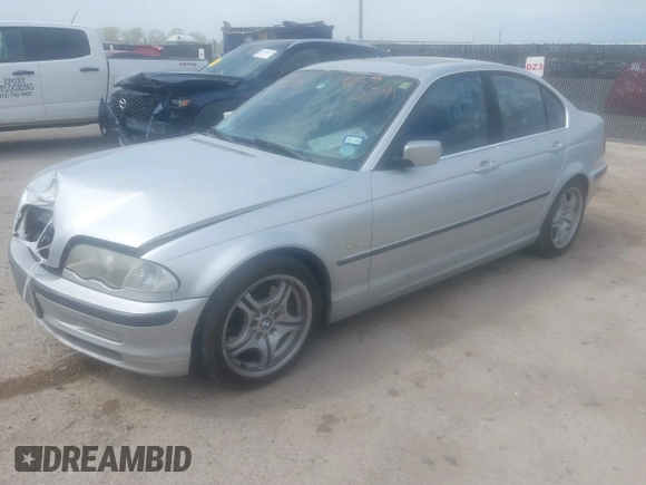 2001 BMW 3 Series 330i with VIN WBAAV53441JR78432, listed as a IAAI auction lot 41875391 with 105,050 mi miles. Bid and sale history available at carsss.com. Image 17.