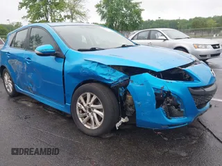 2010 Mazda 3 S Sport z VIN JM1BL1H59A1124866, wystawiony jako IAAI lot #42221815 z przebiegiem 82 169 mil mil oraz . Historia ofert i sprzedaży dostępna na DreamBid. Obrazek 1.