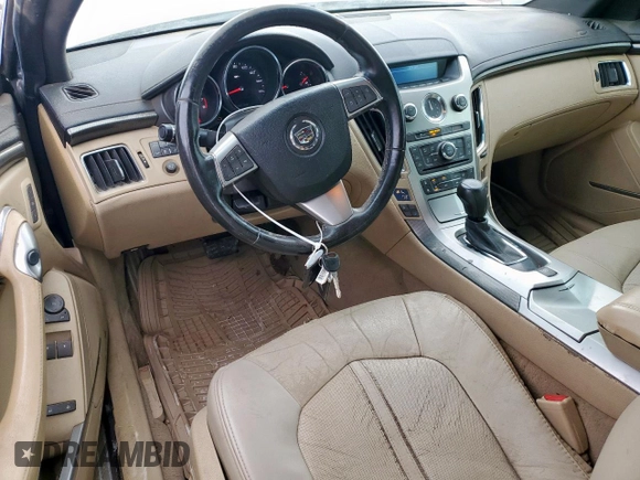 2012 Cadillac CTS Performance z VIN 1G6DJ1E35C0138308, wystawiony jako Copart lot #52984375 z przebiegiem 134 881 mil mil oraz Czysty tytuł • Clean title. Historia ofert i sprzedaży dostępna na DreamBid. Obrazek 8.