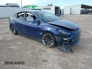 2021 Tesla Model Y Performance z VIN 5YJYGDEF8MF245641, wystawiony jako IAAI lot #41685230 z przebiegiem 25 903 mil mil oraz . Historia ofert i sprzedaży dostępna na DreamBid. Obrazek 1.