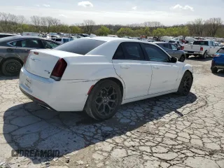 2019 Chrysler 300 S z VIN 2C3CCABG5KH539446, wystawiony jako Copart lot #51157275 z przebiegiem 164 346 mil mil oraz Szkoda całkowita • Salvage title. Historia ofert i sprzedaży dostępna na DreamBid. Obrazek 3.