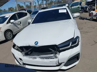 2023 BMW 5 Series 530e z VIN WBA13AG02PCM85786, wystawiony jako IAAI lot #41830816 z przebiegiem 44 695 mil mil oraz . Historia ofert i sprzedaży dostępna na DreamBid. Obrazek 13.