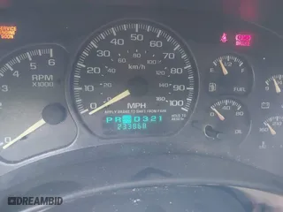 2000 Chevrolet Suburban LS with VIN 3GNEC16T2YG104878, listed as a IAAI auction lot 40464441 with 233,868 mi miles. Bid and sale history available at carsss.com. Image 7.