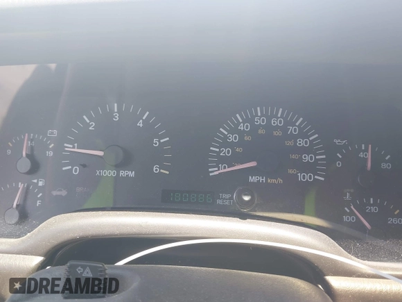 2000 Jeep Cherokee z VIN 1J4FT48S7YL134491, wystawiony jako IAAI lot #42789305 z przebiegiem 180 886 mil mil oraz . Historia ofert i sprzedaży dostępna na DreamBid. Obrazek 7.