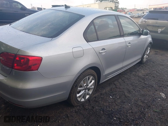 2012 Volkswagen Jetta SE with VIN 3VWDX7AJ5CM316960, listed as a IAAI auction lot 42134332 with 108,194 mi miles and . Bid and sale history available at DreamBid. Image 4.