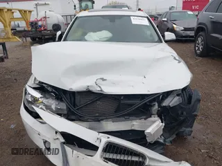 2015 BMW 3 Series 328i xDrive z VIN WBA3B3C58FF546547, wystawiony jako IAAI lot #42110427 z przebiegiem 90 872 mil mil oraz . Historia ofert i sprzedaży dostępna na DreamBid. Obrazek 12.