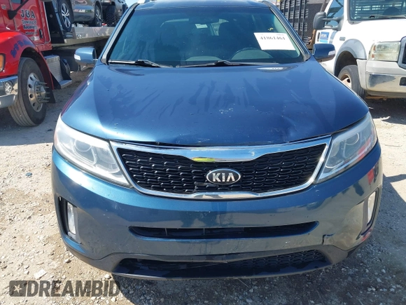 2015 Kia Sorento LX with VIN 5XYKTCA65FG611522, listed as a IAAI auction lot 41861461 with 200,615 mi miles. Bid and sale history available at carsss.com. Image 6.