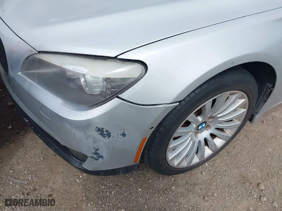 2009 BMW 7 Series 750Li with VIN WBAKB83589CY62576, listed as a IAAI auction lot 41742027 with 124,717 mi miles. Bid and sale history available at carsss.com. Image 6.