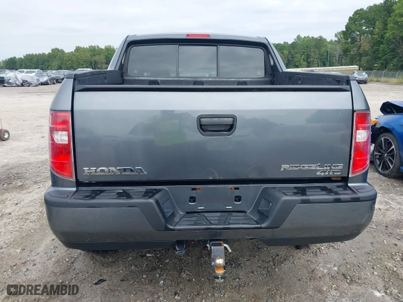 2010 Honda Ridgeline RT with VIN 5FPYK1F28AB010815, listed as a IAAI auction lot 40405105 with 275,762 mi miles. Bid and sale history available at carsss.com. Image 16.