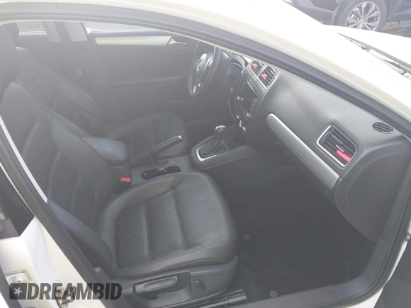 2013 Volkswagen Jetta SE с VIN 3VWDX7AJ9DM447830, выставлен на аукционе IAAI как лот 42310246 с пробегом 160 874 миль миль и . История ставок и продаж доступна на DreamBid. Изображение 5.