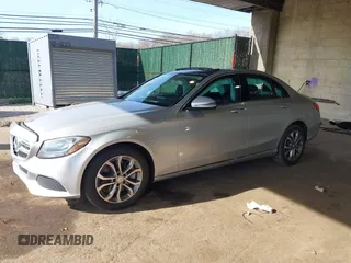 2016 Mercedes-Benz C 300 z VIN 55SWF4JB5GU176844, wystawiony jako IAAI lot #42049446 z przebiegiem 63 801 mil mil oraz . Historia ofert i sprzedaży dostępna na DreamBid. Obrazek 2.