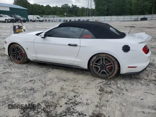 2020 Ford Mustang EcoBoost z VIN 1FATP8UH7L5137828, wystawiony jako Copart lot #60939205 z przebiegiem 107 477 mil mil oraz Szkoda całkowita • Salvage title. Historia ofert i sprzedaży dostępna na DreamBid. Obrazek 2.
