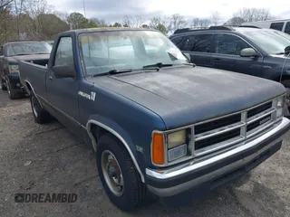 1988 Dodge Dakota с VIN 1B7GN14X7JS782283, выставлен на аукционе IAAI как лот 41717137 с пробегом 104 582 миль миль и . История ставок и продаж доступна на DreamBid. Изображение 1.