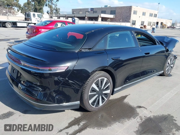 2024 Lucid Air Pure z VIN 50EA1PGA8RA003420, wystawiony jako IAAI lot #41593215 z przebiegiem 3856 mil mil oraz . Historia ofert i sprzedaży dostępna na DreamBid. Obrazek 4.
