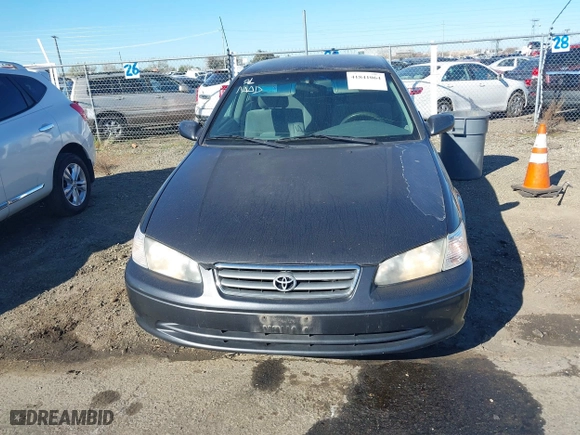 2000 Toyota Camry CE with VIN JT2BG22K7Y0501602, listed as a IAAI auction lot 41841064 with 236,611 mi miles. Bid and sale history available at carsss.com. Image 6.