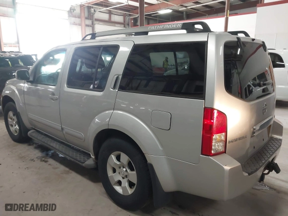 2005 Nissan Pathfinder LE with VIN 5N1AR18W65C701894, listed as a IAAI auction lot 41835924 with 175,623 mi miles. Bid and sale history available at carsss.com. Image 3.
