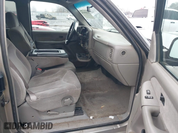 2000 GMC New Sierra 1500 SL with VIN 2GTEC19V9Y1313002, listed as a IAAI auction lot 41440458 with 367,281 mi miles. Bid and sale history available at carsss.com. Image 5.