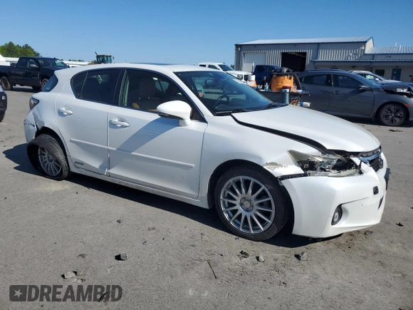 2011 Lexus CT 200h z VIN JTHKD5BH0B2046799, wystawiony jako Copart lot #58246525 z przebiegiem 130 019 mil mil oraz Szkoda całkowita • Salvage title. Historia ofert i sprzedaży dostępna na DreamBid. Obrazek 4.