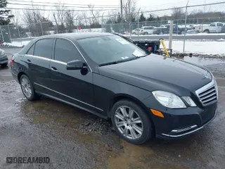 2013 Mercedes-Benz E-Class E 350 Luxury with VIN WDDHF5KB8DA729687, listed as a IAAI auction lot 41576021 with 133,062 mi miles. Bid and sale history available at carsss.com. Image 1.