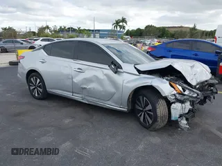 2021 Nissan Altima SV z VIN 1N4BL4DV6MN325733, wystawiony jako IAAI lot #42226848 z przebiegiem 84 767 mil mil oraz . Historia ofert i sprzedaży dostępna na DreamBid. Obrazek 1.