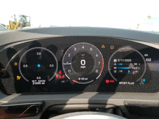 2024 Porsche Cayenne z VIN WP1BA2AY2RDA50764, wystawiony jako Copart lot #44227545 z przebiegiem 21 690 mil mil oraz Szkoda całkowita • Salvage title. Historia ofert i sprzedaży dostępna na DreamBid. Obrazek 9.
