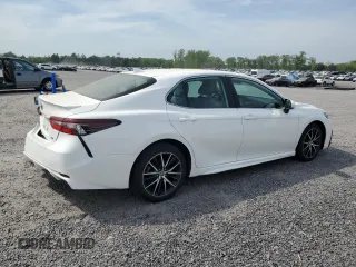 2022 Toyota Camry SE with VIN 4T1G11AK6NU073211, listed as a Copart auction lot 53897755 with 65,443 mi miles and Salvage Title. Bid and sale history available at DreamBid. Image 3.