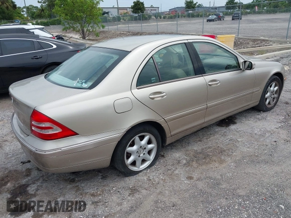 2003 Mercedes-Benz C 240 z VIN WDBRF61J43E013131, wystawiony jako IAAI lot #42036541 z przebiegiem Nie podano mil oraz . Historia ofert i sprzedaży dostępna na DreamBid. Obrazek 4.