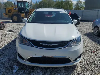 2017 Chrysler Pacifica Touring L z VIN 2C4RC1BG2HR846727, wystawiony jako Copart lot #55104615 z przebiegiem 152 855 mil mil oraz Czysty tytuł • Clean title. Historia ofert i sprzedaży dostępna na DreamBid. Obrazek 5.