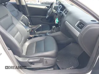 2014 Volkswagen Jetta SE z VIN 3VWD17AJ2EM201544, wystawiony jako IAAI lot #42190501 z przebiegiem 160 137 mil mil oraz . Historia ofert i sprzedaży dostępna na DreamBid. Obrazek 5.