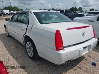 2006 Cadillac DTS 1SC z VIN 1G6KD57Y46U180755, wystawiony jako IAAI lot #42299416 z przebiegiem 109 532 mil mil oraz . Historia ofert i sprzedaży dostępna na DreamBid. Obrazek 3.